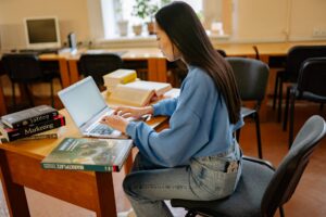 Hausratversicherung für Studenten: Wann sie sich lohnt und was sie kostet